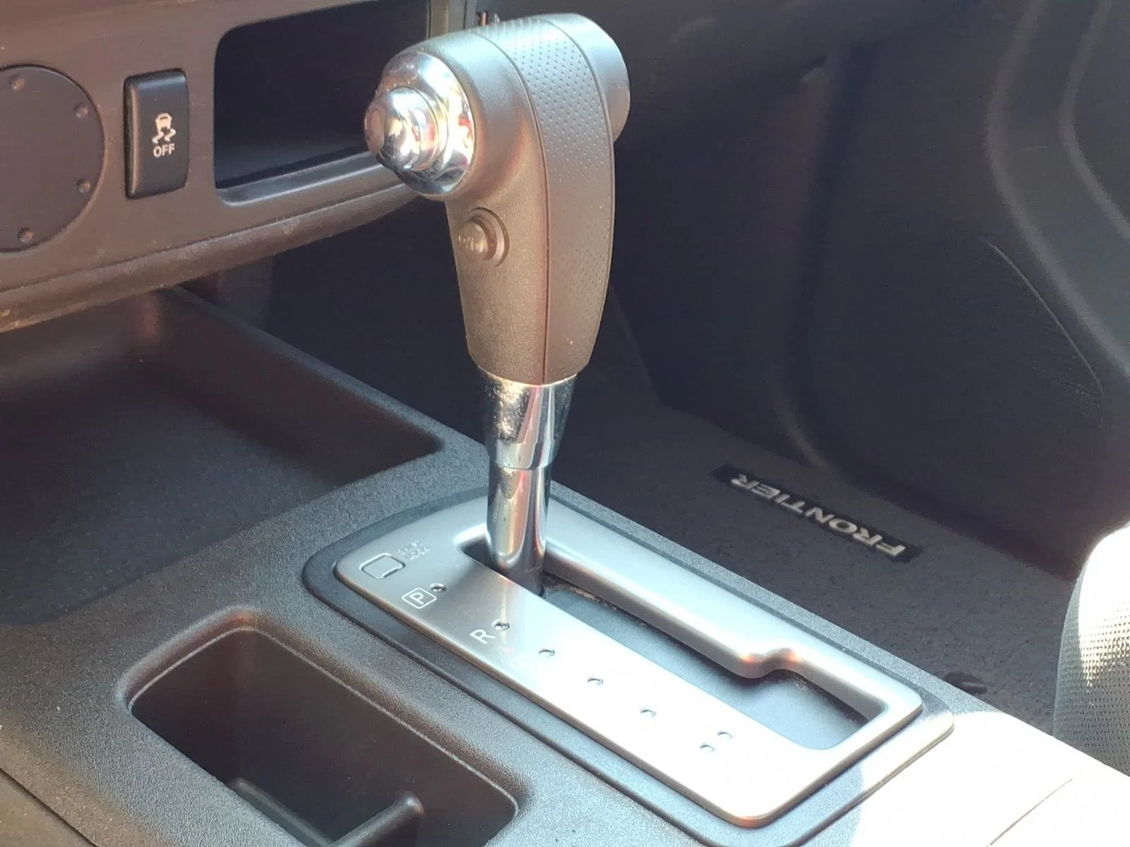 Used 2019 Glacier White Nissan SV image 15