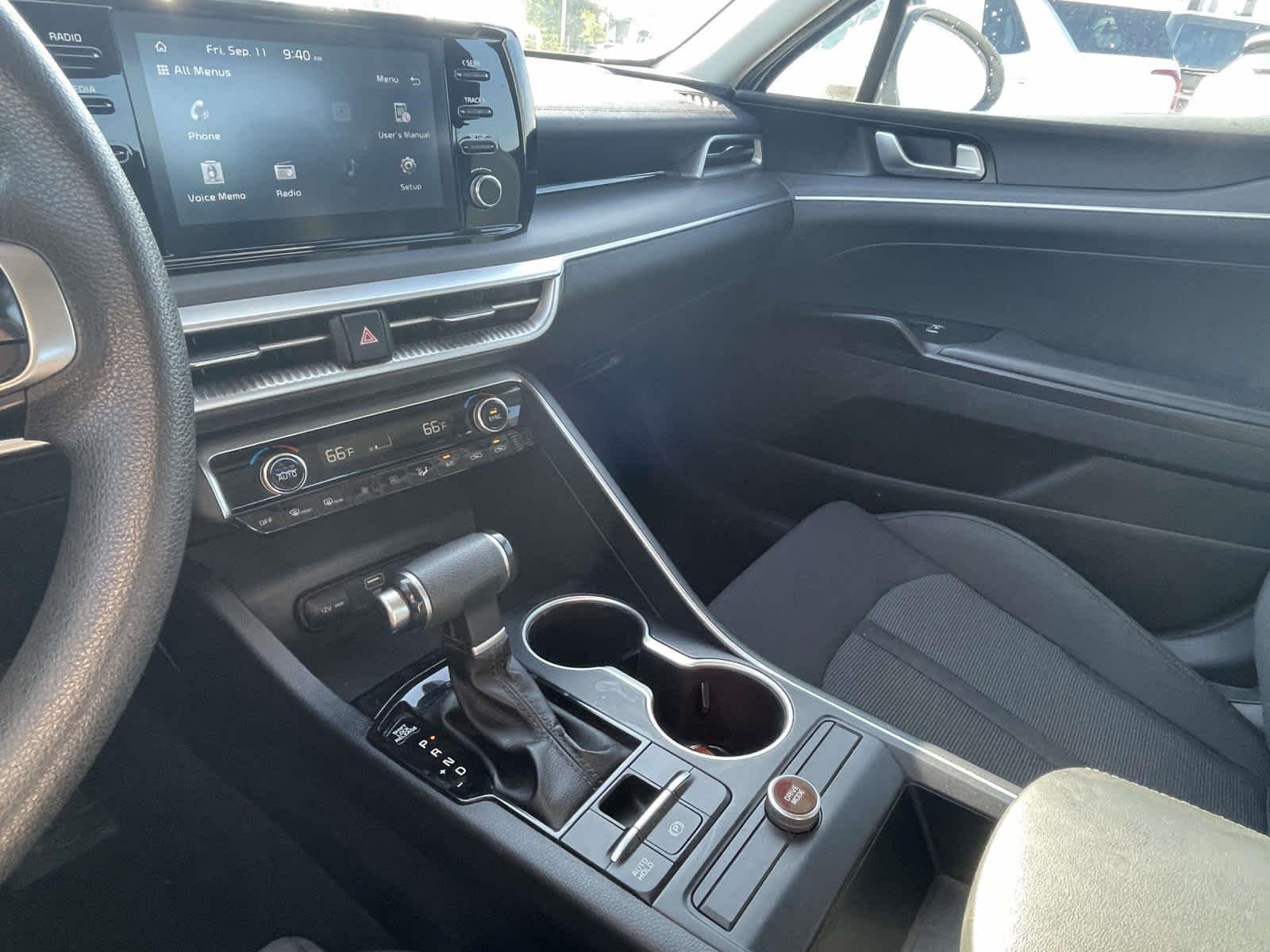 Used 2021 Glacial White Pearl Kia LXS image 29