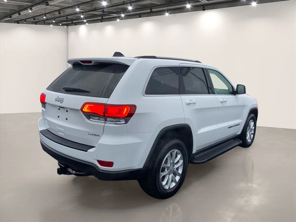 Used 2021 Bright White Clearcoat Jeep Laredo E image 7