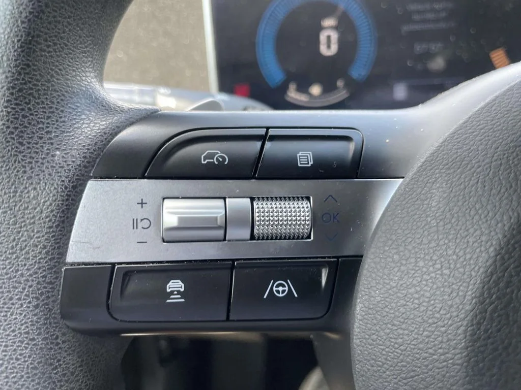Used 2024 Transmission Blue Hyundai SEL image 18