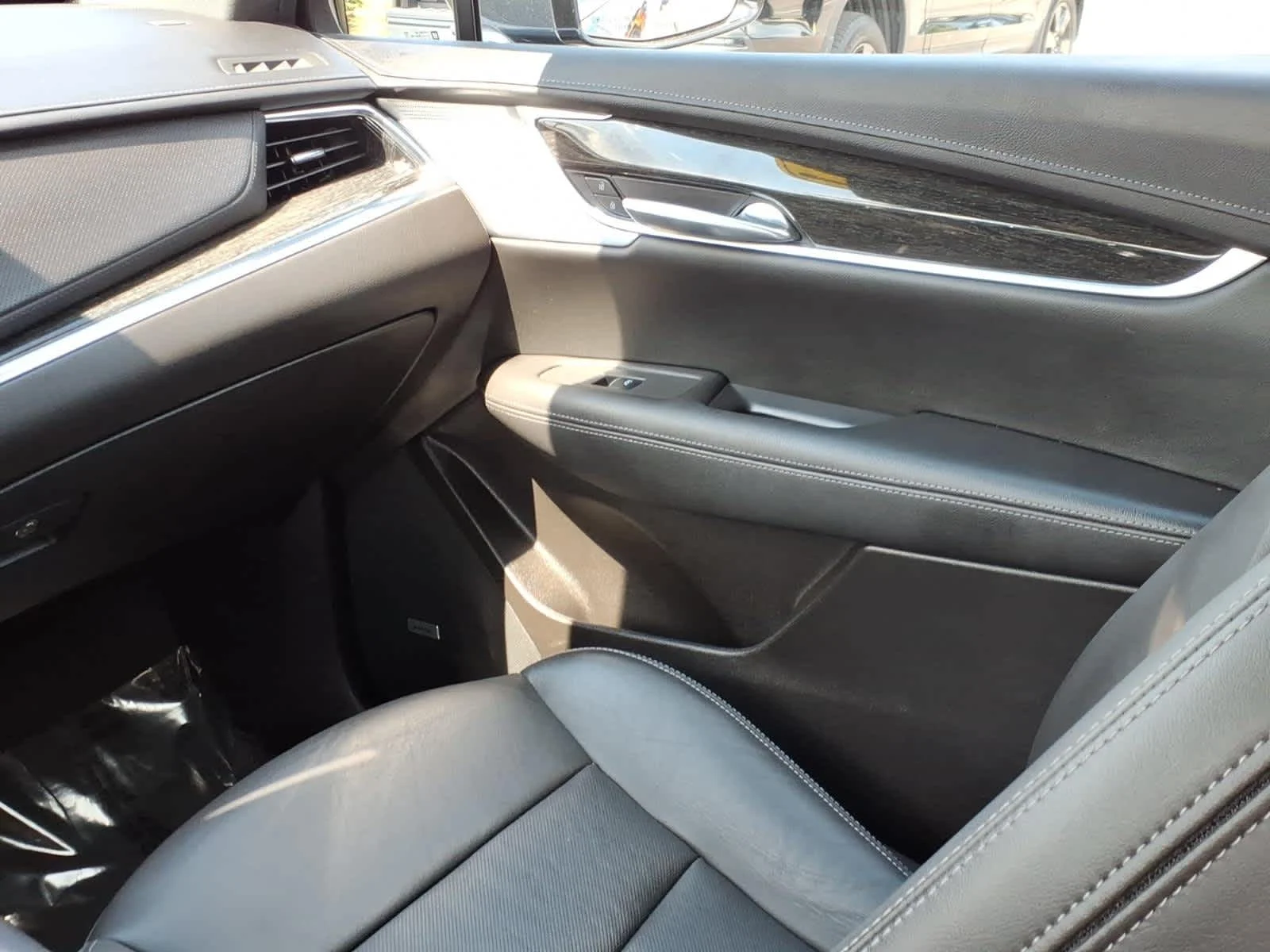 Used 2021 Shadow Metallic Cadillac AWD Premium Luxury image 17