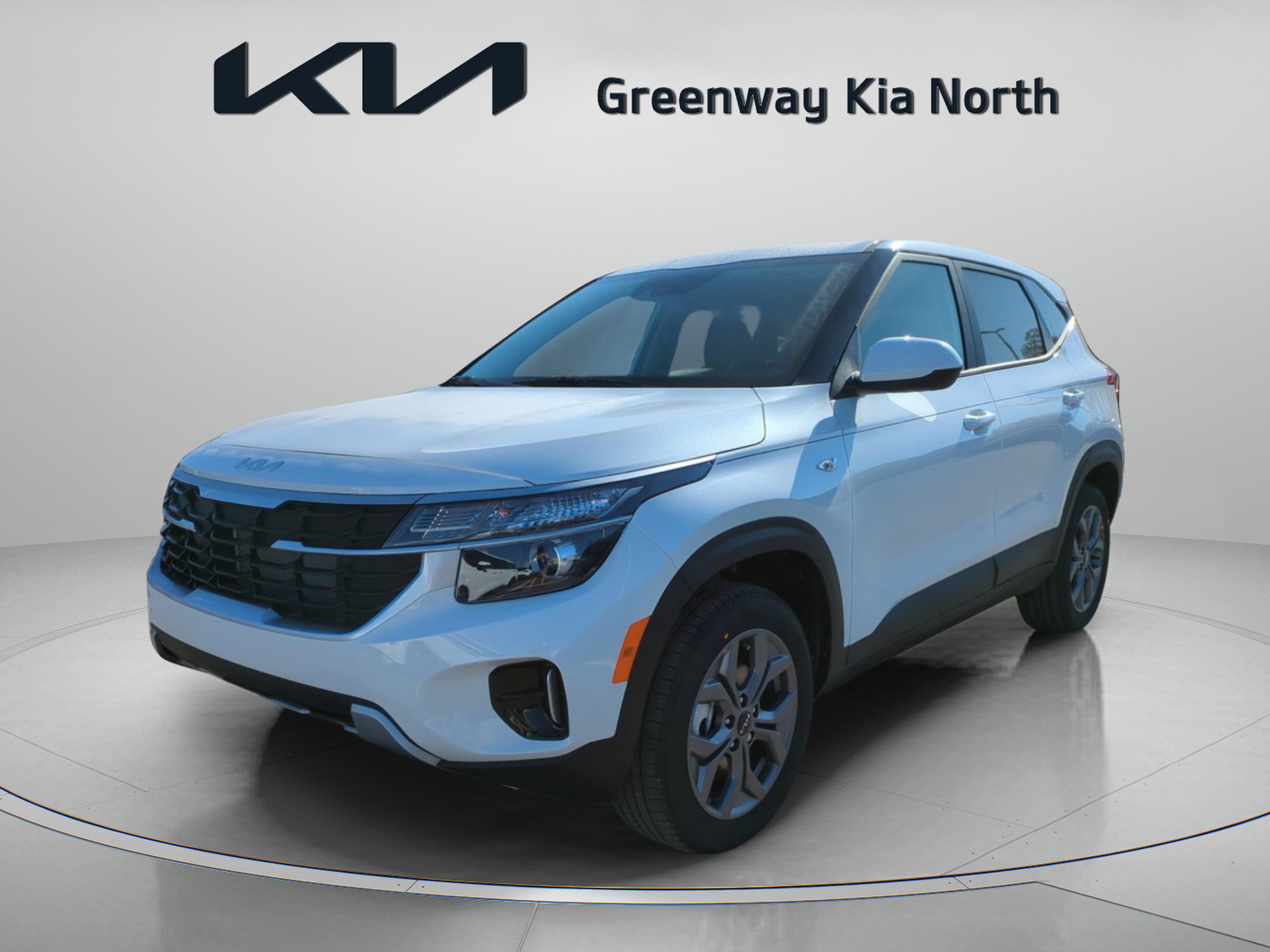 New 2026 Snow White Pearl Kia LX image 4