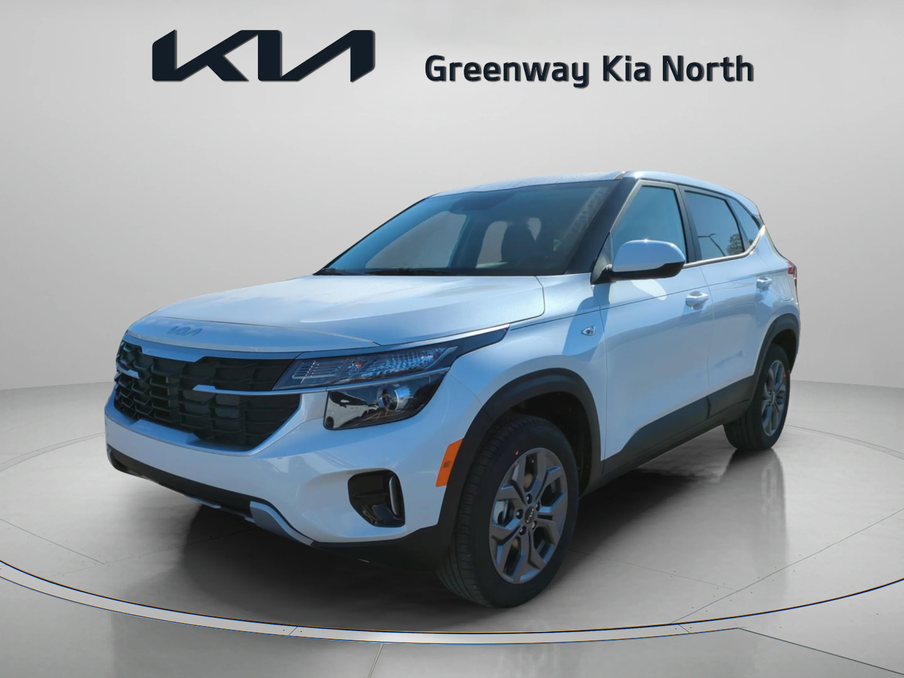 New 2026 Snow White Pearl Kia LX image 4
