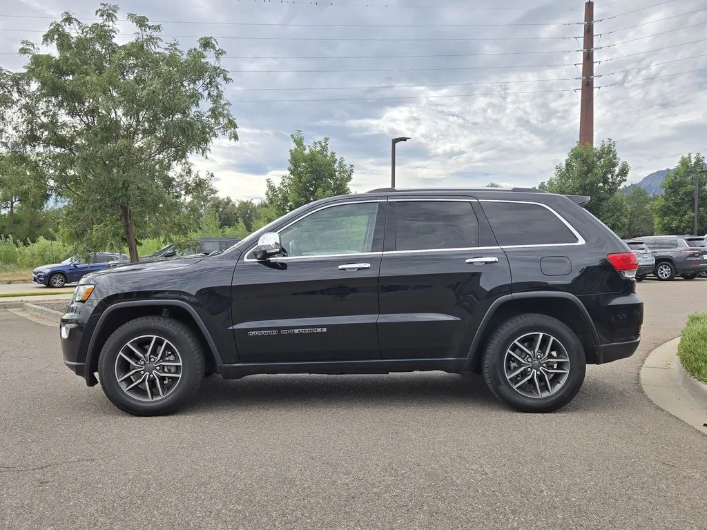 Used 2019 Diamond Black Jeep Limited image 8