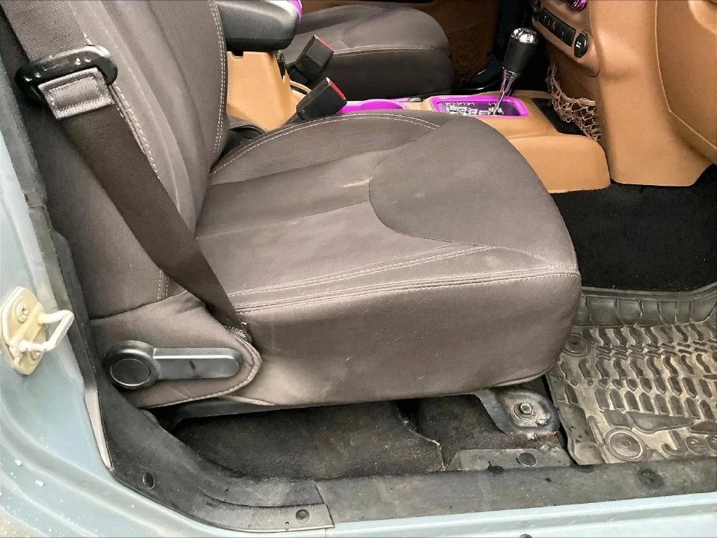 Used 2015 Anvil Clear Coat Jeep Unlimited Sahara image 32