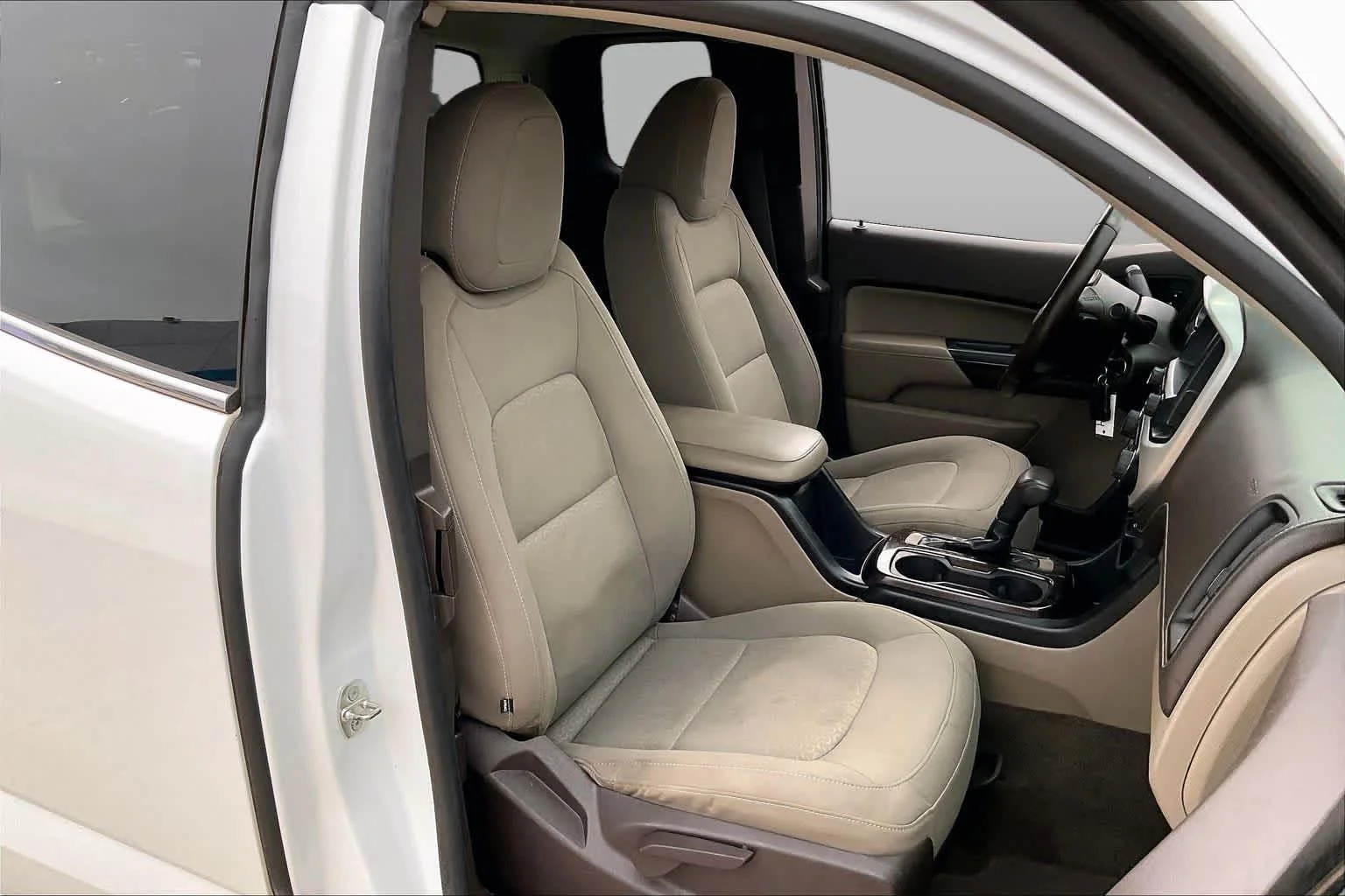 Used 2016 Summit White GMC 2WD SLE image 9