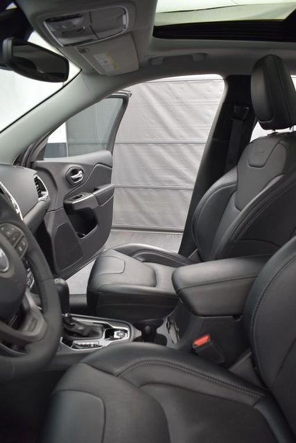 Used 2022 Gray Jeep Limited image 8