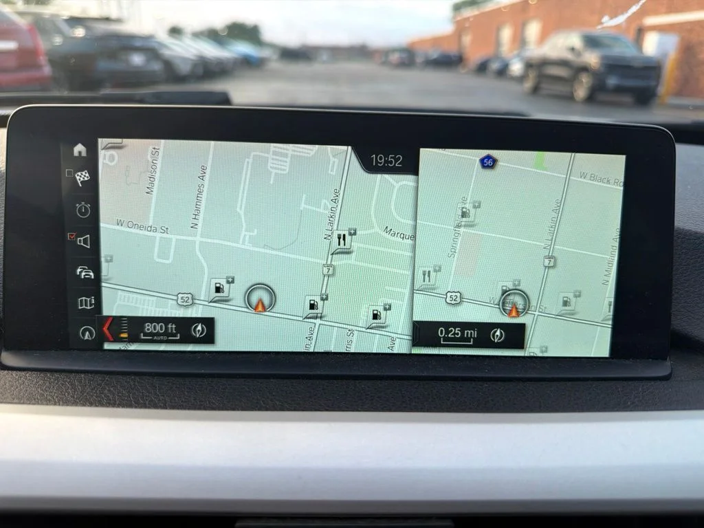 Used 2018 White BMW 320i xDrive image 11