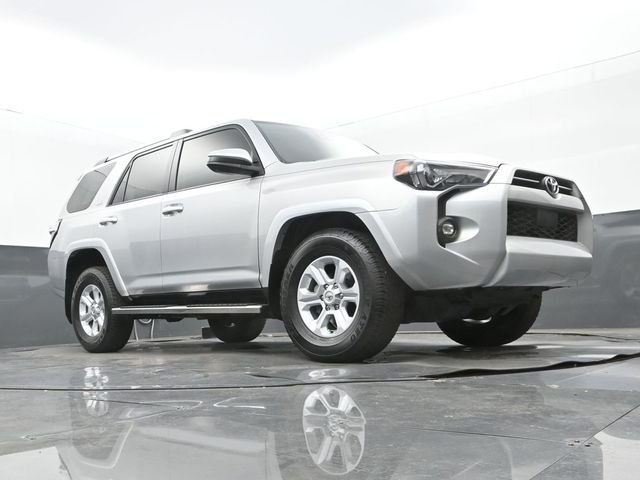 Used 2022 Classic Silver Metallic Toyota SR5 image 25
