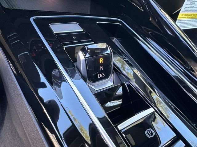 New 2026 Pure White Volkswagen 2.0T image 27