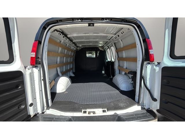 Used 2024 White GMC Work Van image 32