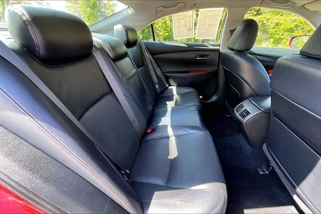 Used 2007 Red Lexus 350 image 26