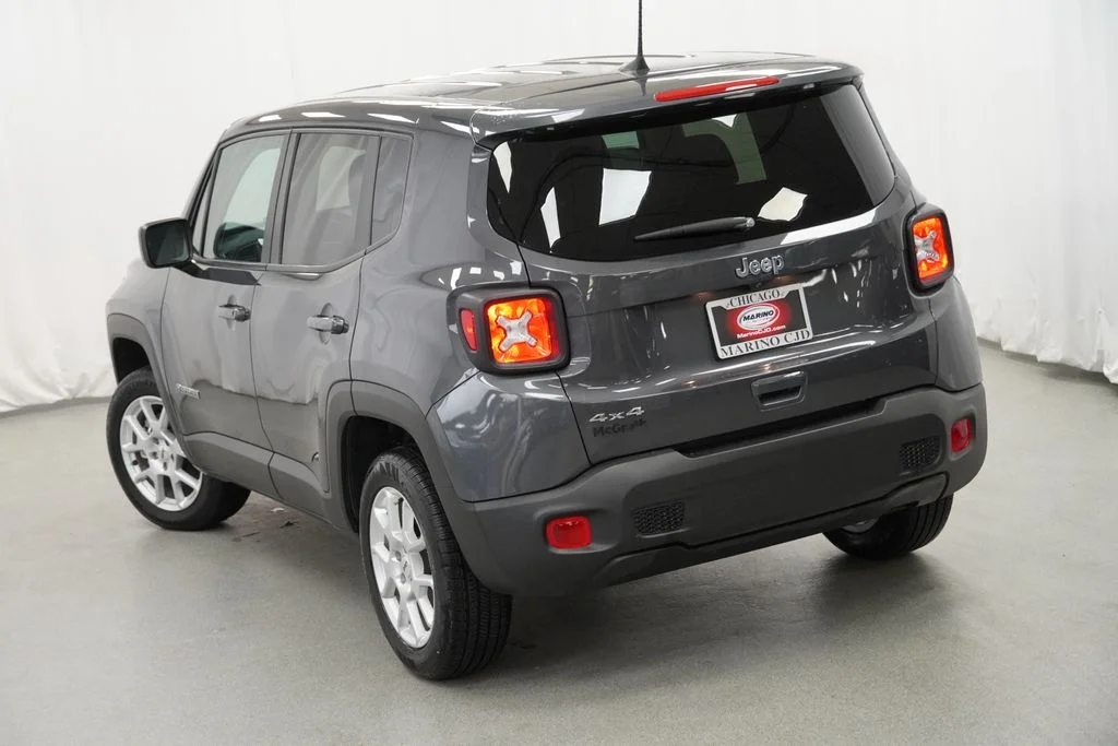 Used 2023 Gray Jeep Latitude image 12