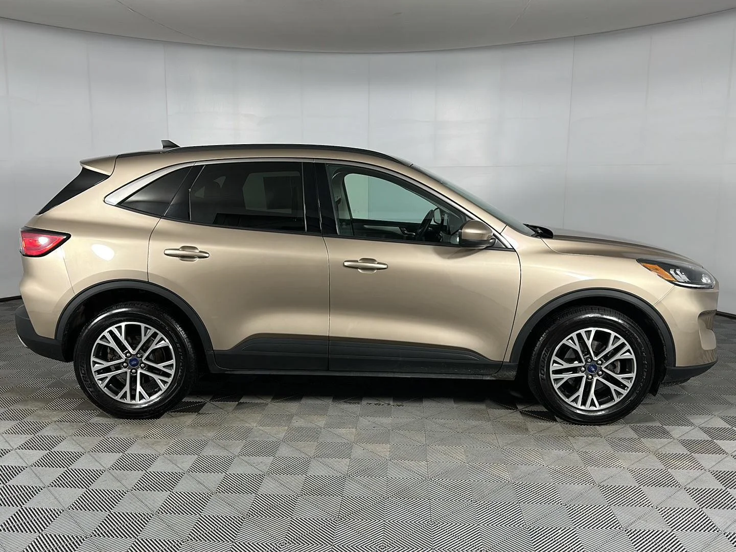 Used 2021 Desert Gold Ford SEL image 28