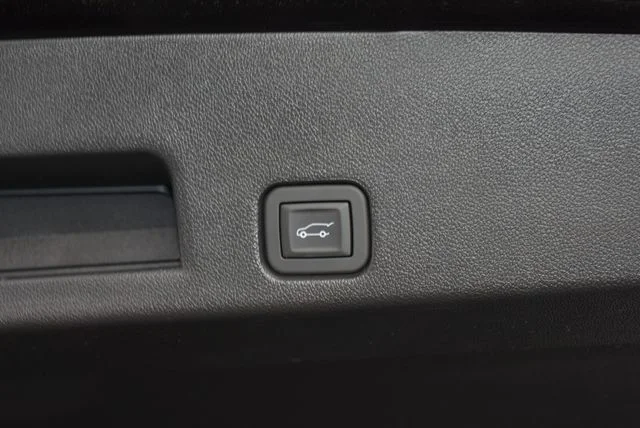 Used 2026 Black Chevrolet Z71 image 27