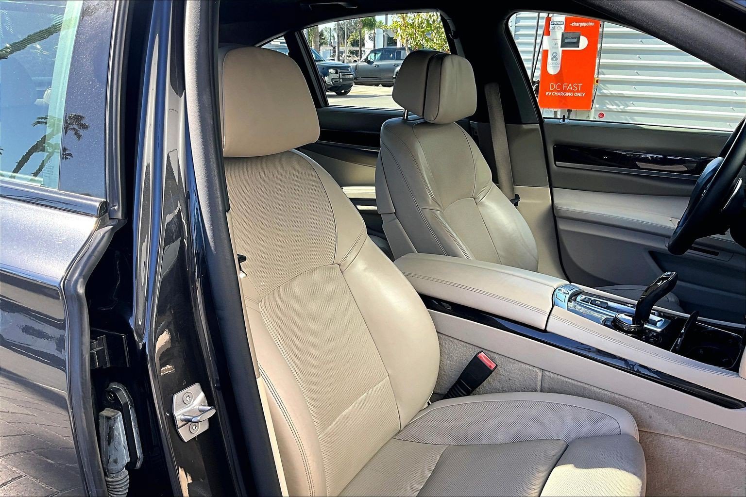 Used 2014 Gray BMW 750i image 7