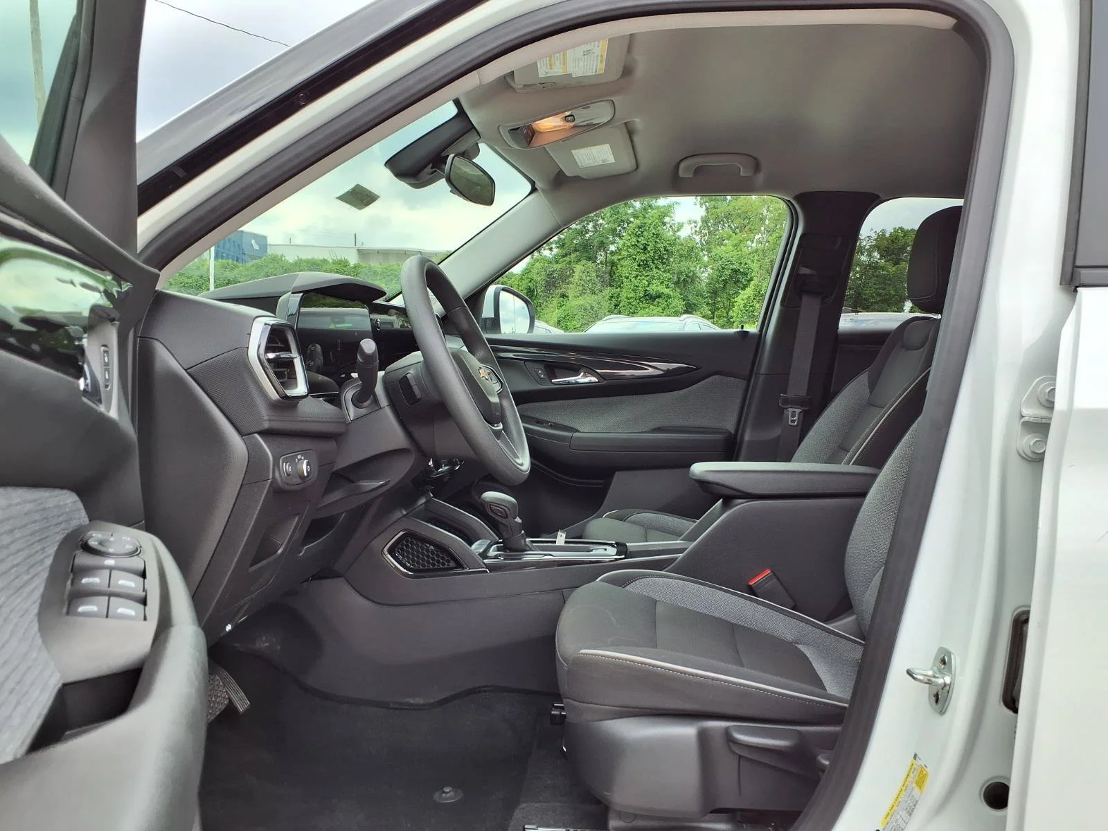 Used 2025 Summit White Chevrolet LT image 24