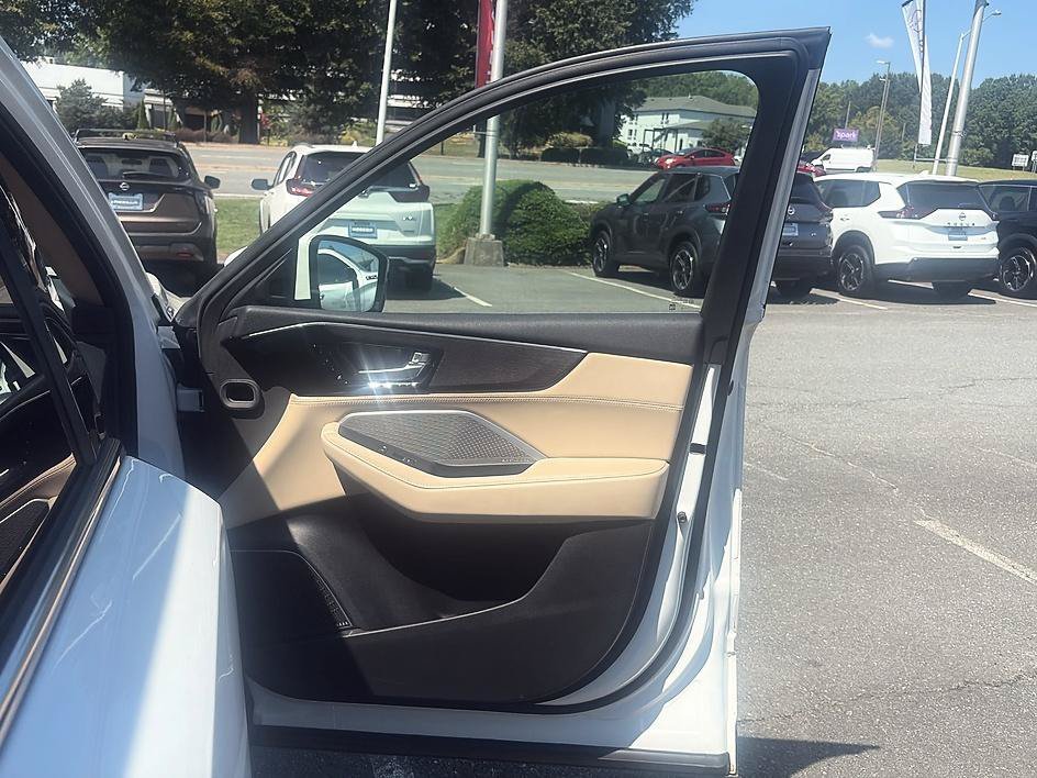 Used 2022 Platinum White Acura w/Advance Package image 30