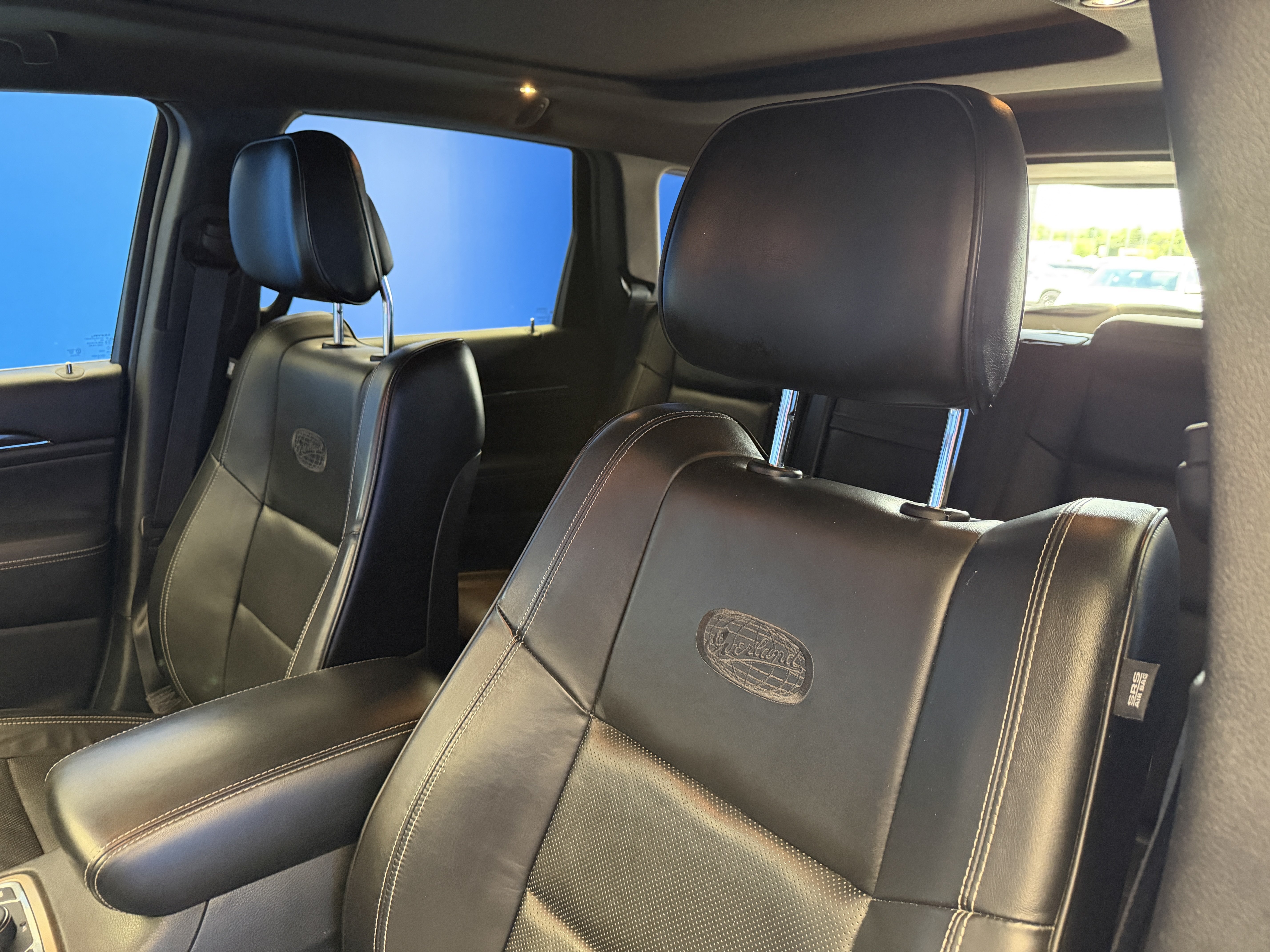 Used 2017 Velvet Red Pearlcoat Jeep Overland image 12