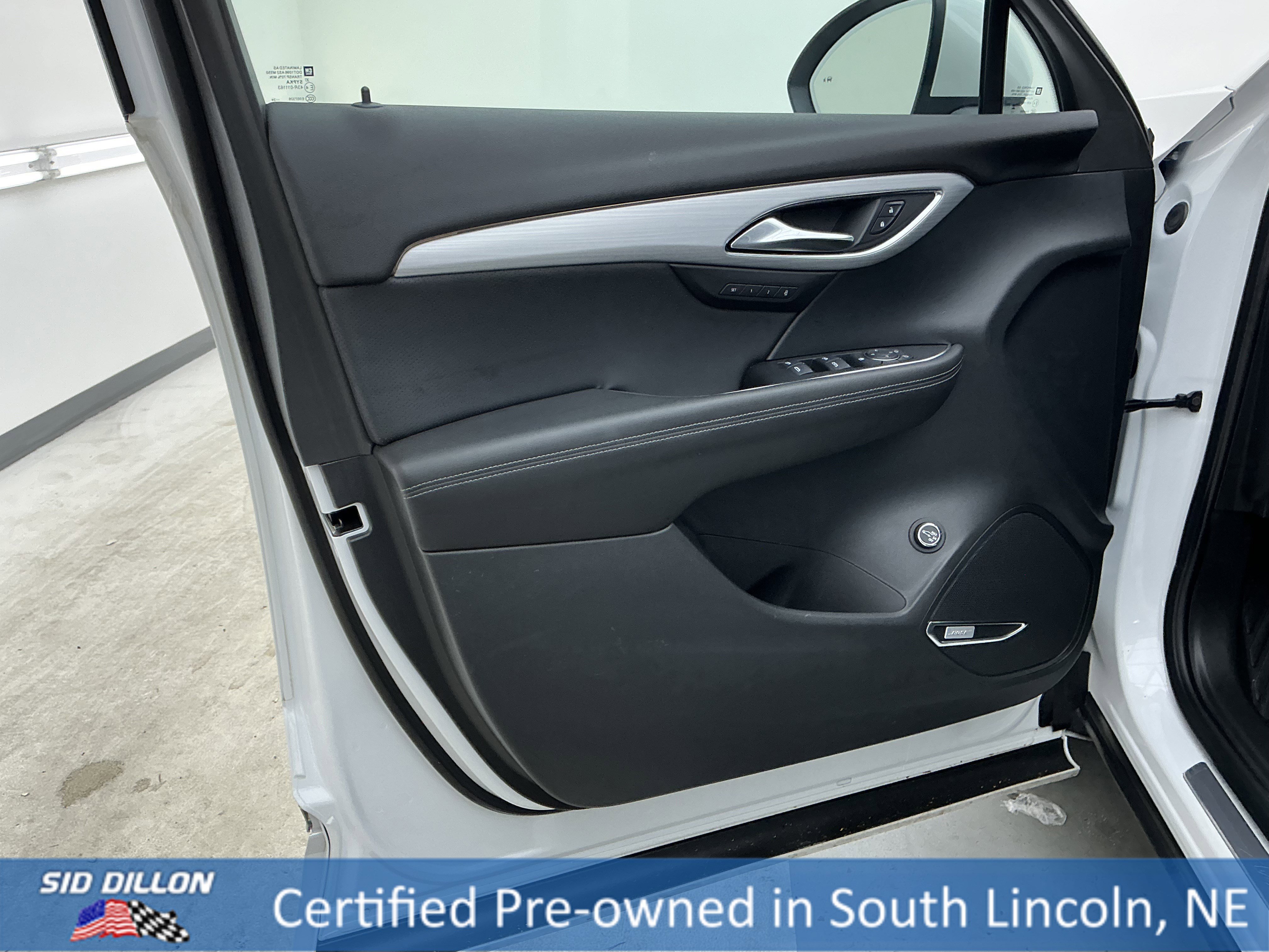 Certified Used 2025 White Frost Tricoat Buick Avenir image 15