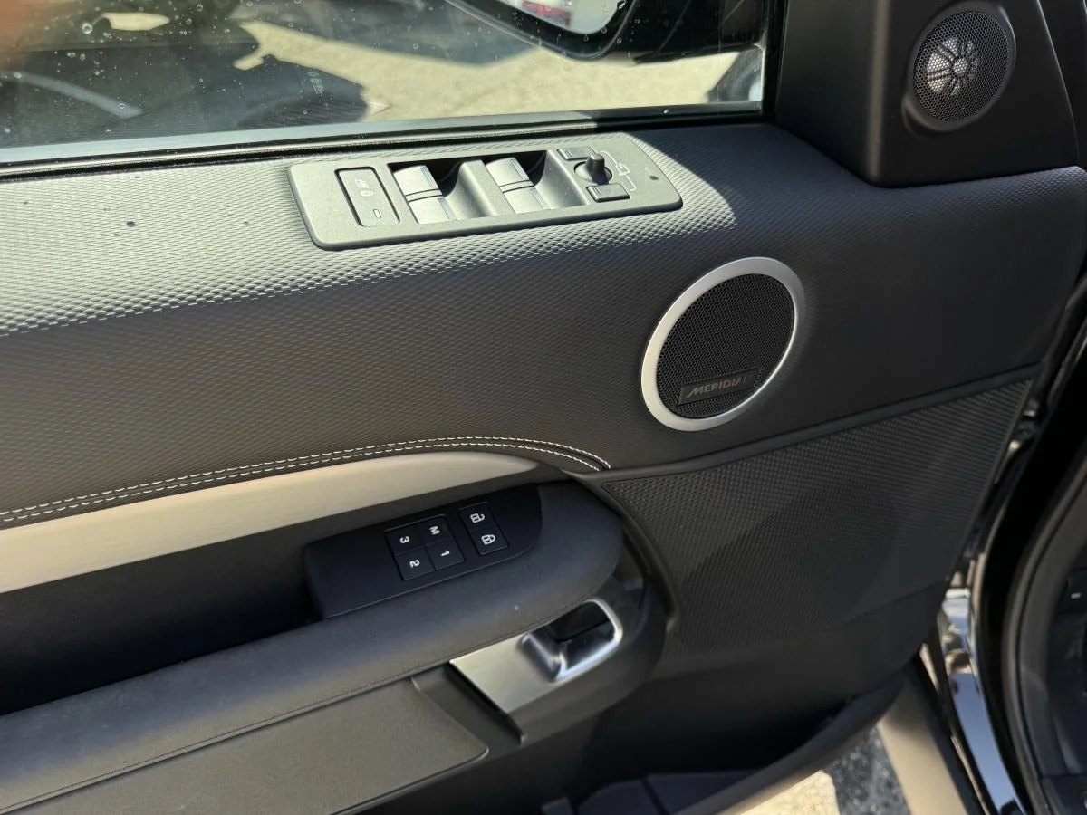 Used 2024 Black Land Rover Dynamic Se image 14