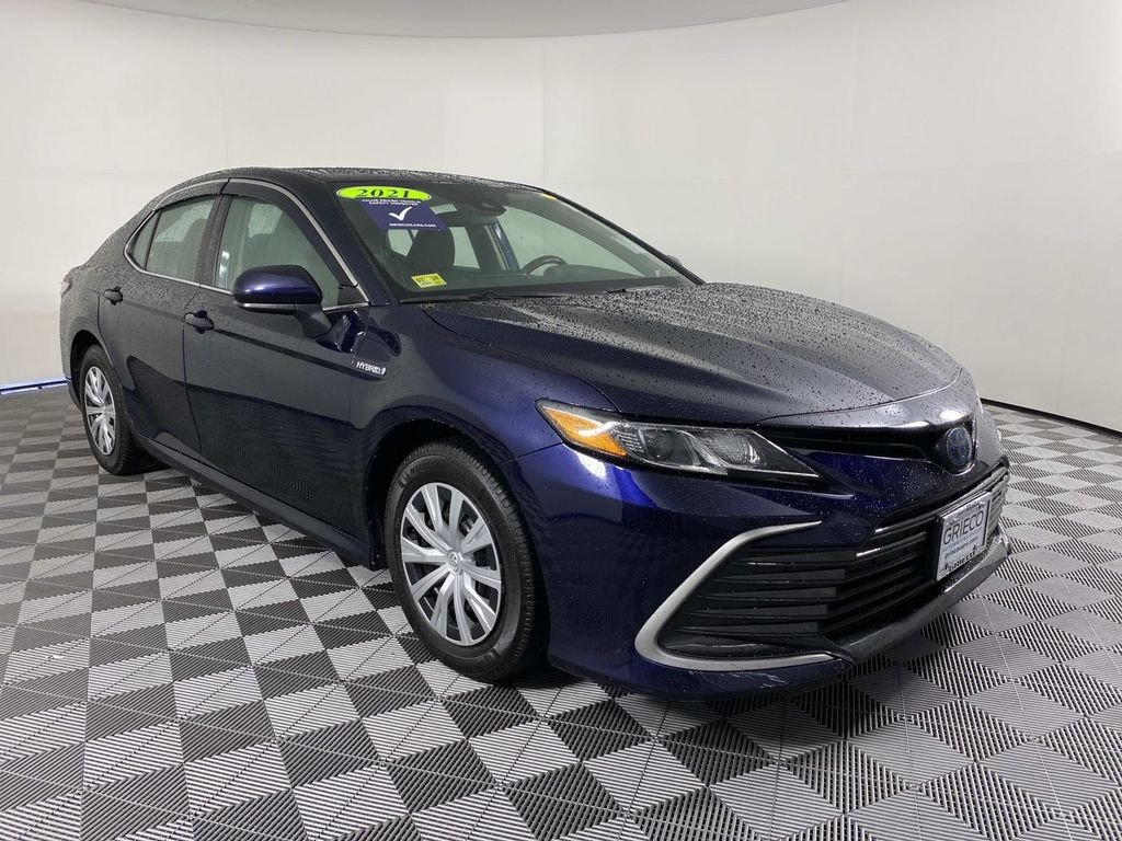 2021 Toyota Camry Hybrid LE FWD photo