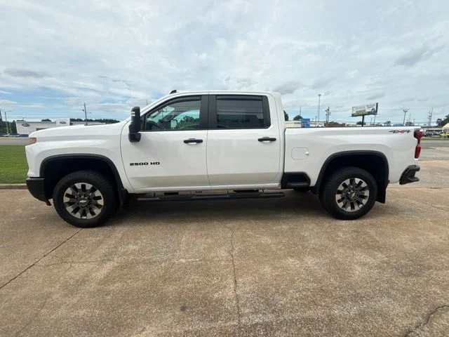 Used 2024 White Chevrolet Custom image 5