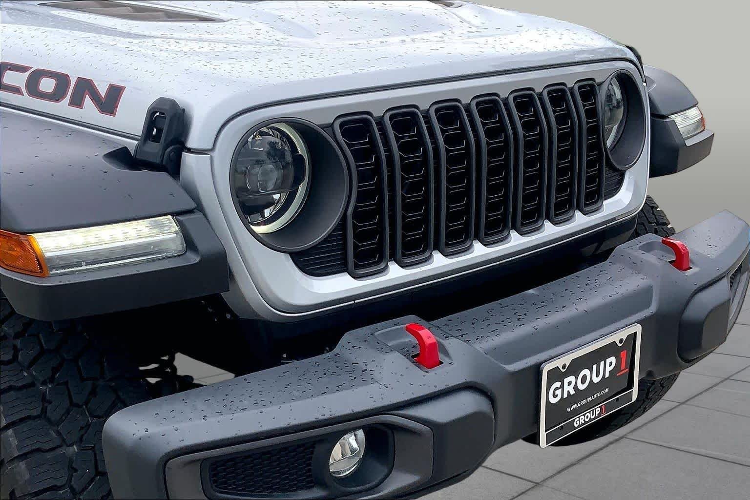 Used 2024 Silver Zynith Clearcoat Jeep Rubicon image 28