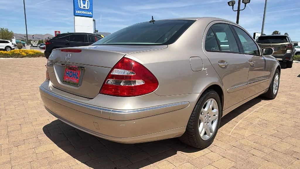 Used 2005  Mercedes-Benz E 320 image 3