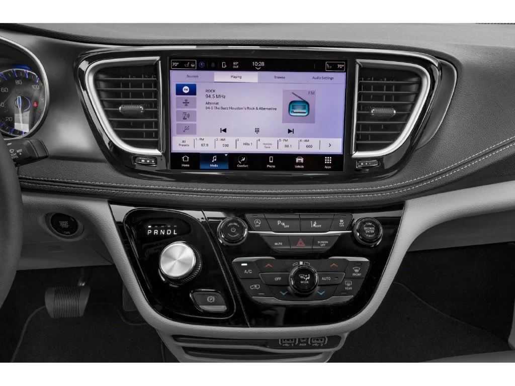 Used 2023 White Chrysler Touring L image 7
