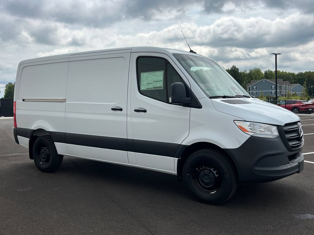 New 2026 Arctic+White Mercedes-Benz Cargo 144 WB image 31