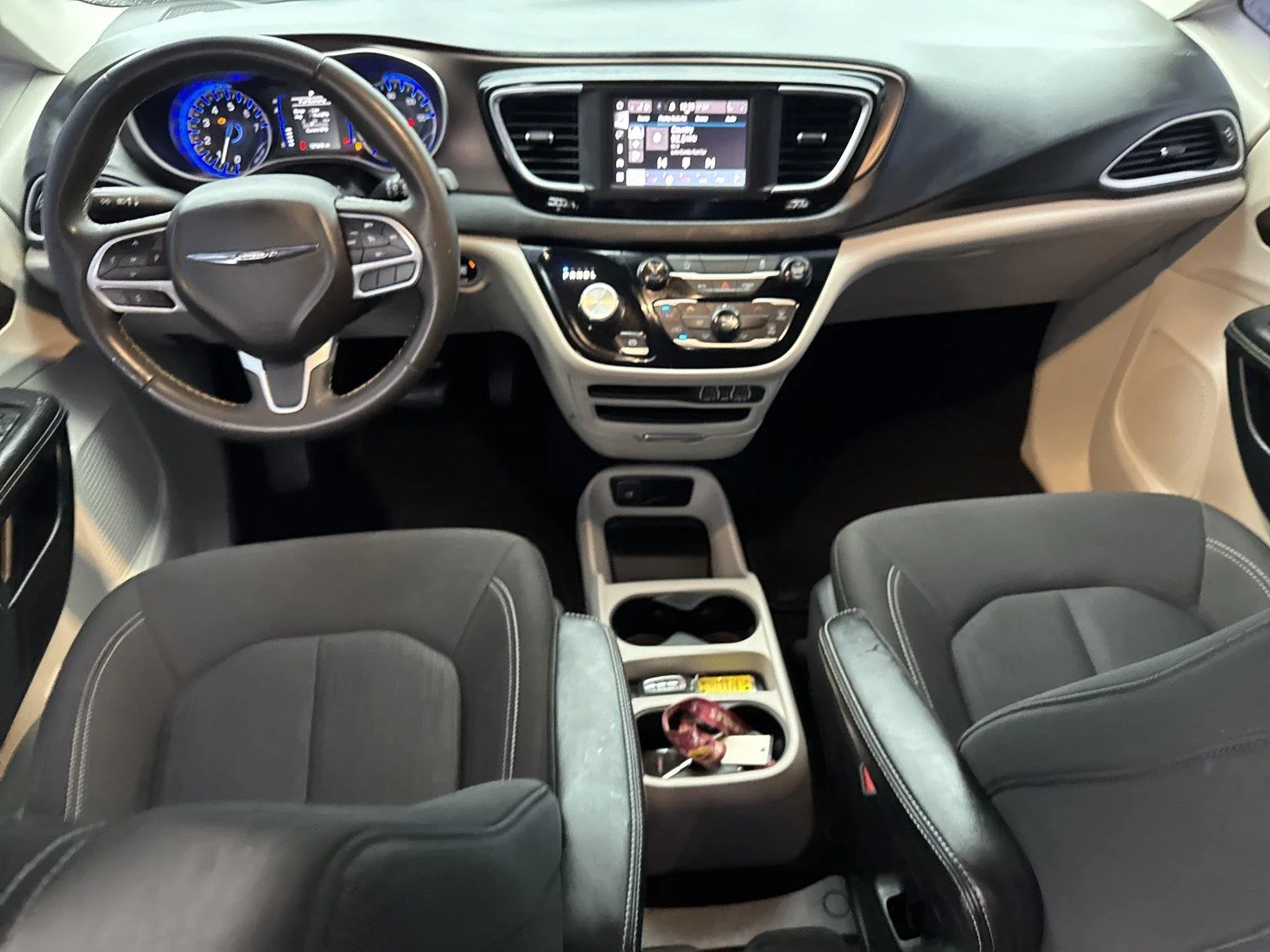 Used 2022 Bright White Clearcoat Chrysler LX image 13