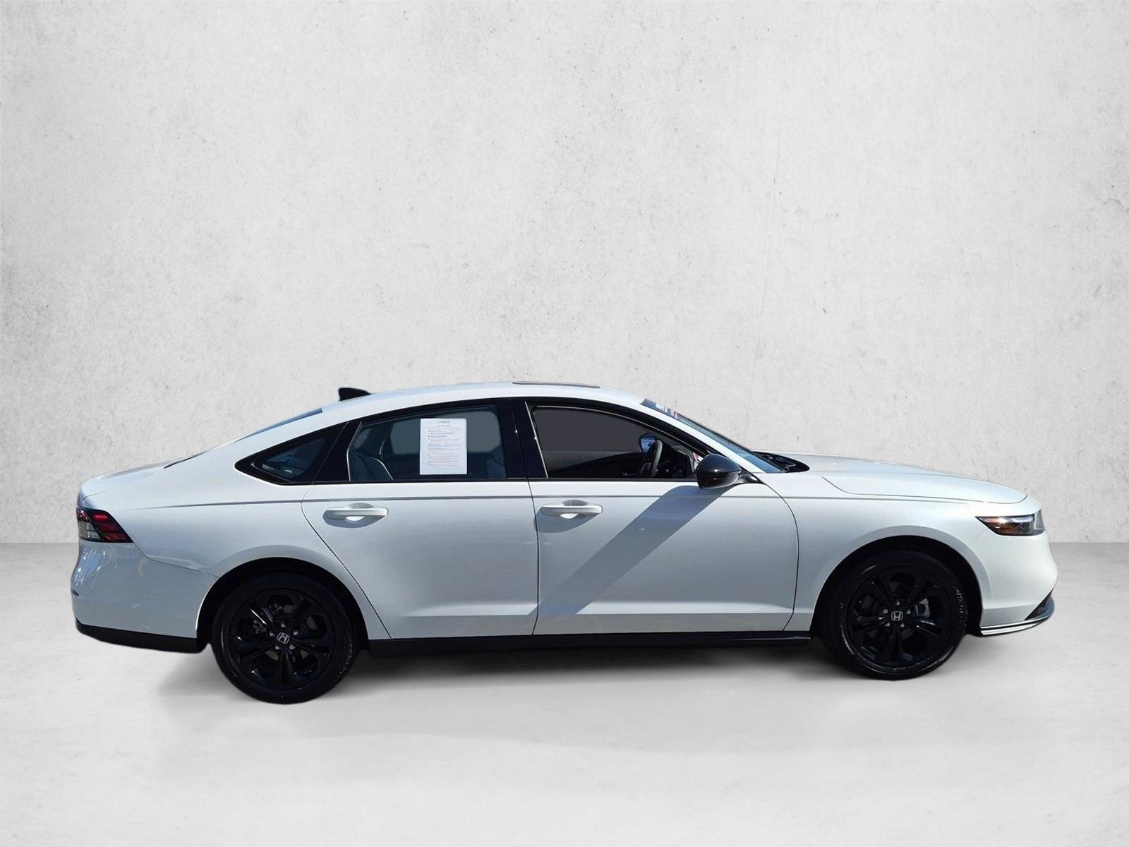 Used 2025 Platinum White Pearl Honda SE image 4