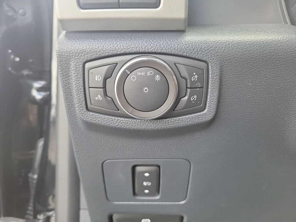 Used 2022 Black Ford LARIAT image 17