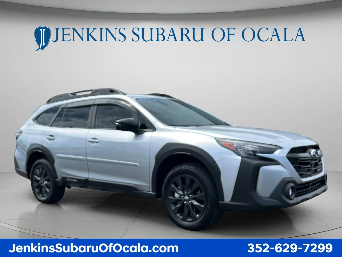 Used 2025 Ice Silver Metallic Subaru Onyx Edition image 1
