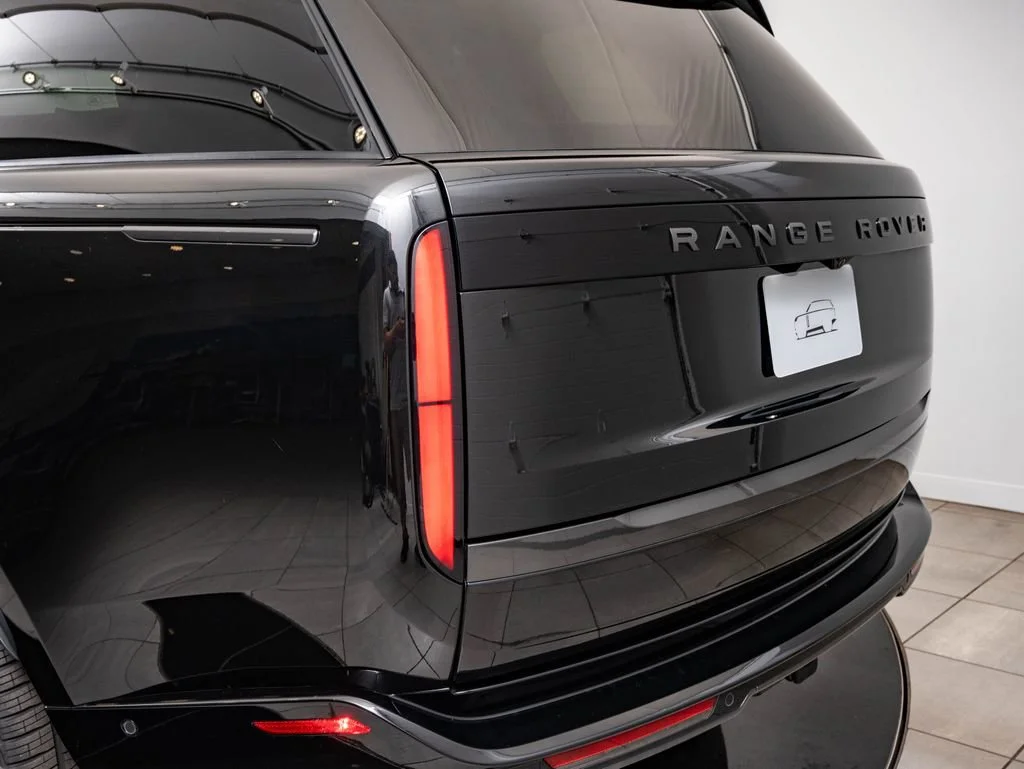New 2026 Santorini Black Land Rover SE image 18
