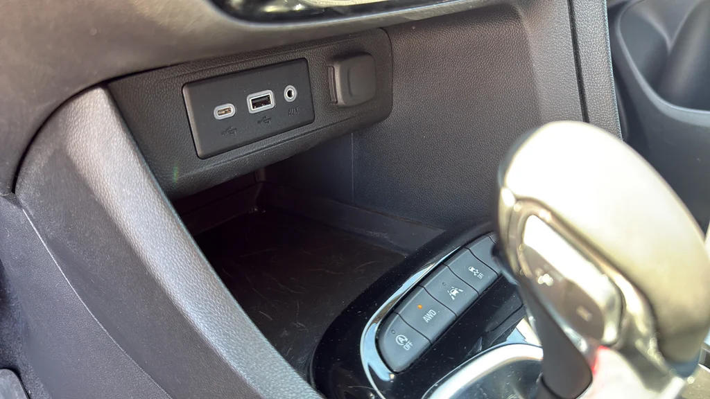 Used 2021  Buick Select image 27