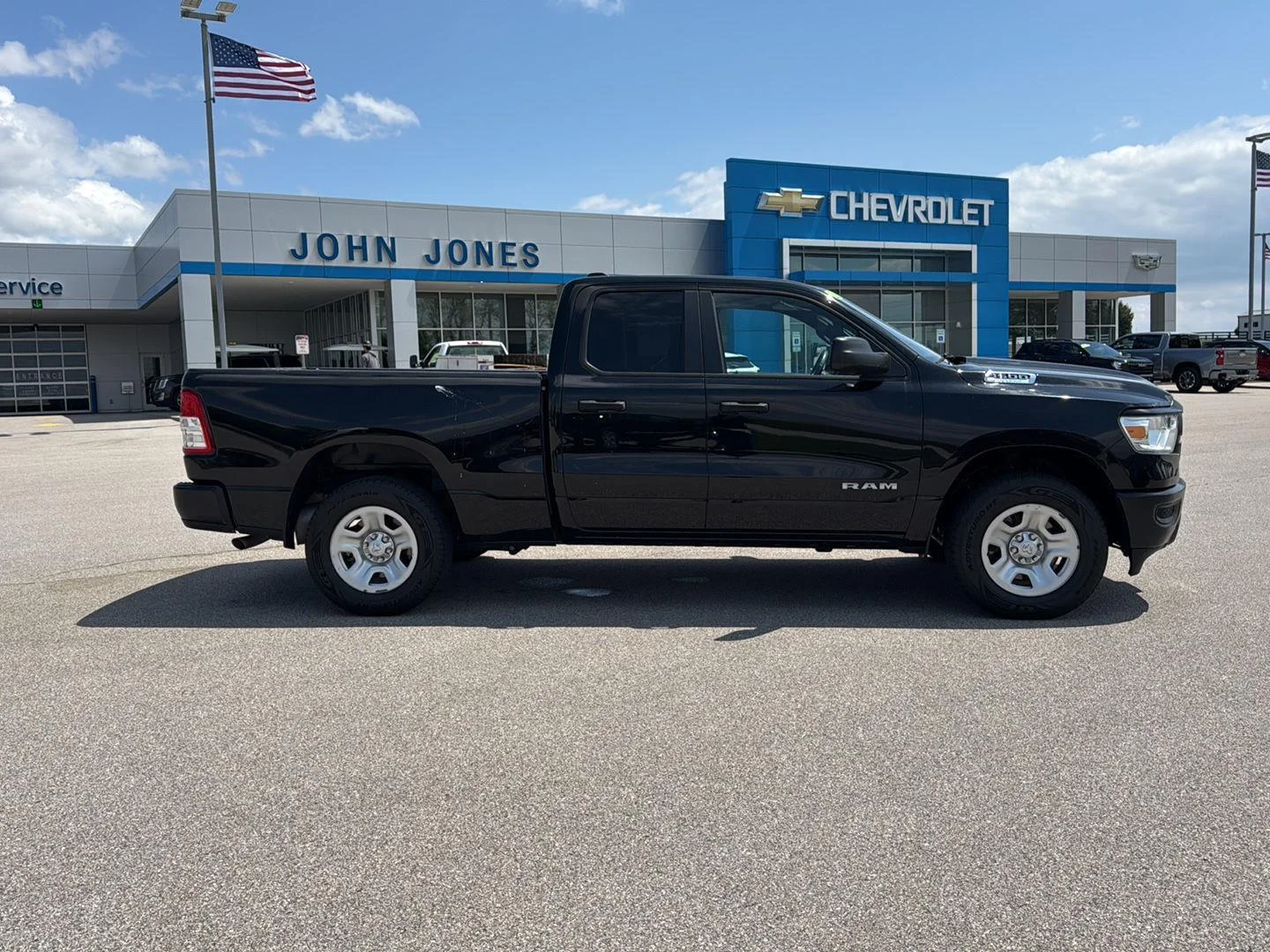 Used 2022 Diamond Black Crystal Pearlcoat Ram Tradesman image 9