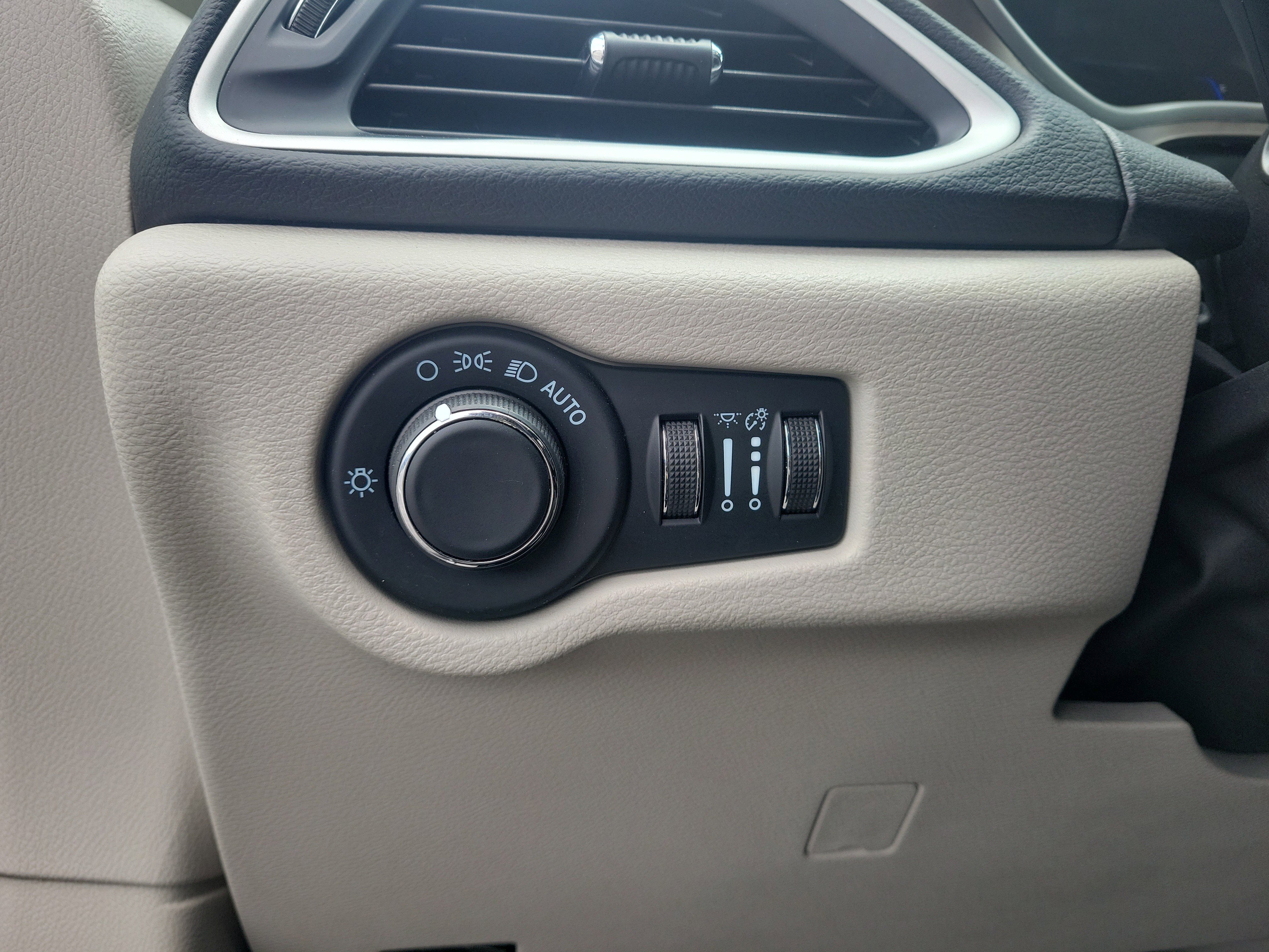 Used 2023 Bright White Clearcoat Chrysler LX image 19
