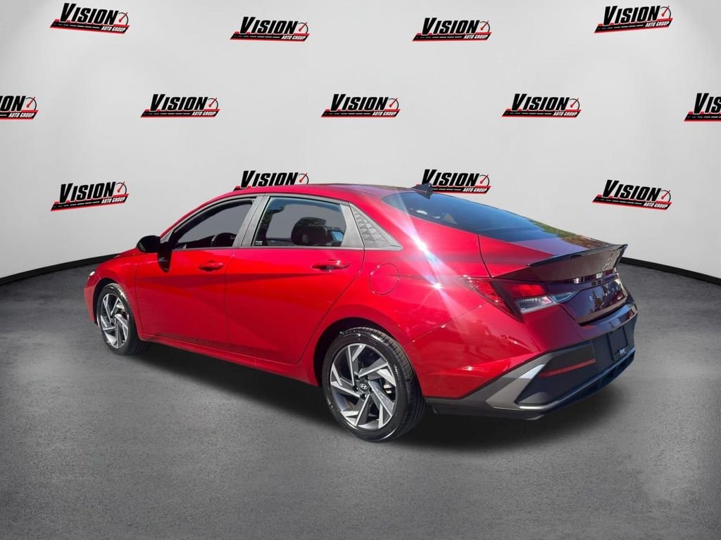 Used 2025 Red Hyundai SEL Sport image 7