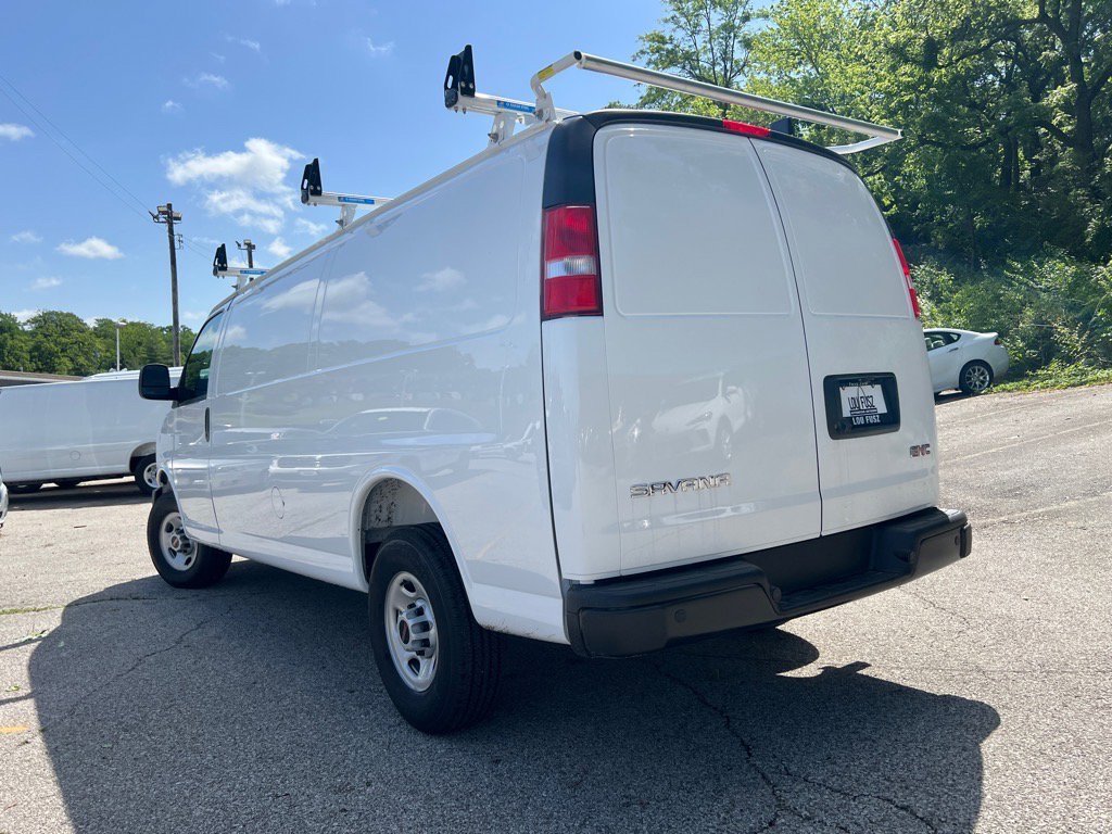 2025 GMC Savana Cargo Work Van - Photo 23