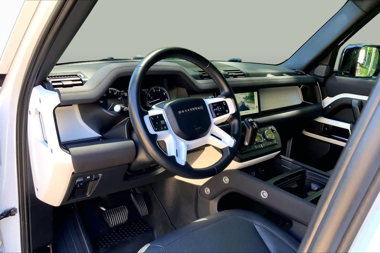 Used 2023 Fuji White Land Rover S image 16