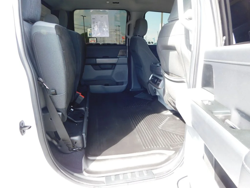 Used 2023 Oxford White Ford XLT image 28
