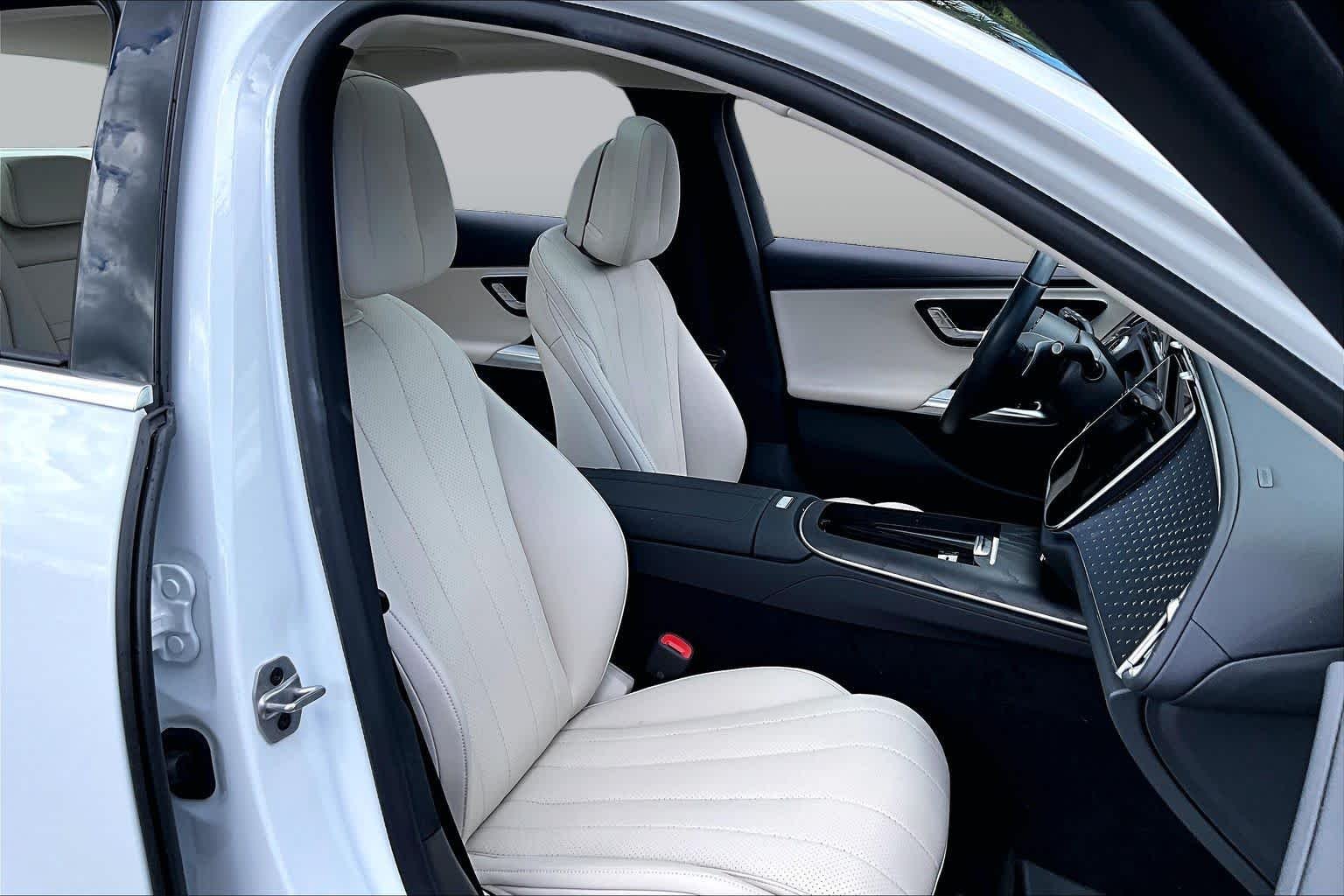 Used 2026 MANUFAKTUR Moonlight White Metallic Mercedes-Benz E 350 image 9