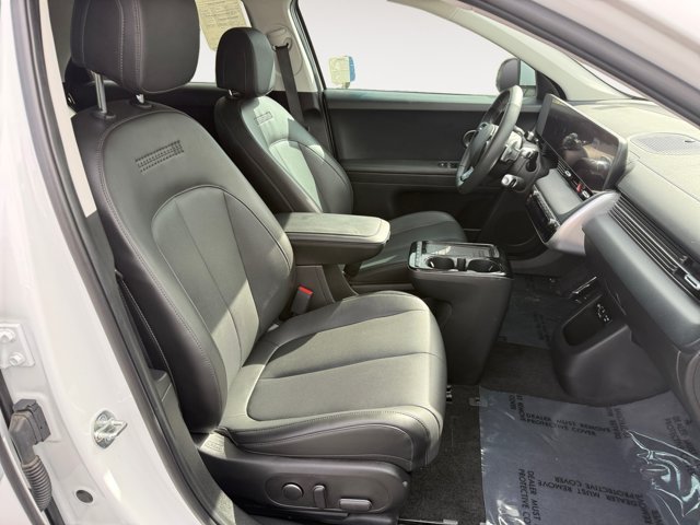 Used 2025 White Hyundai SEL image 19