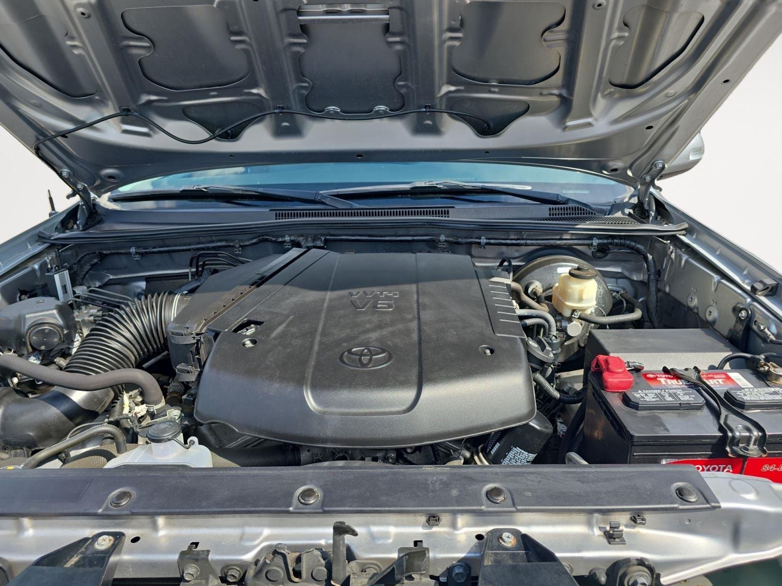 Used 2015 Silver Sky Metallic Toyota BASE image 23