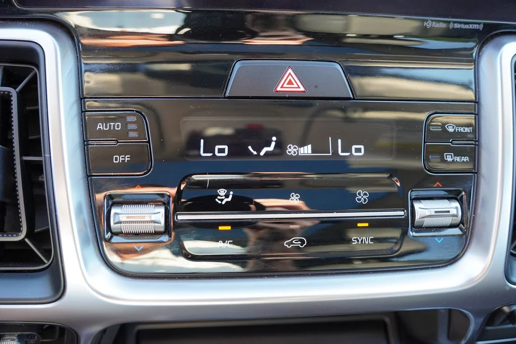 Used 2023 Aruba Green Kia X-Line EX image 29