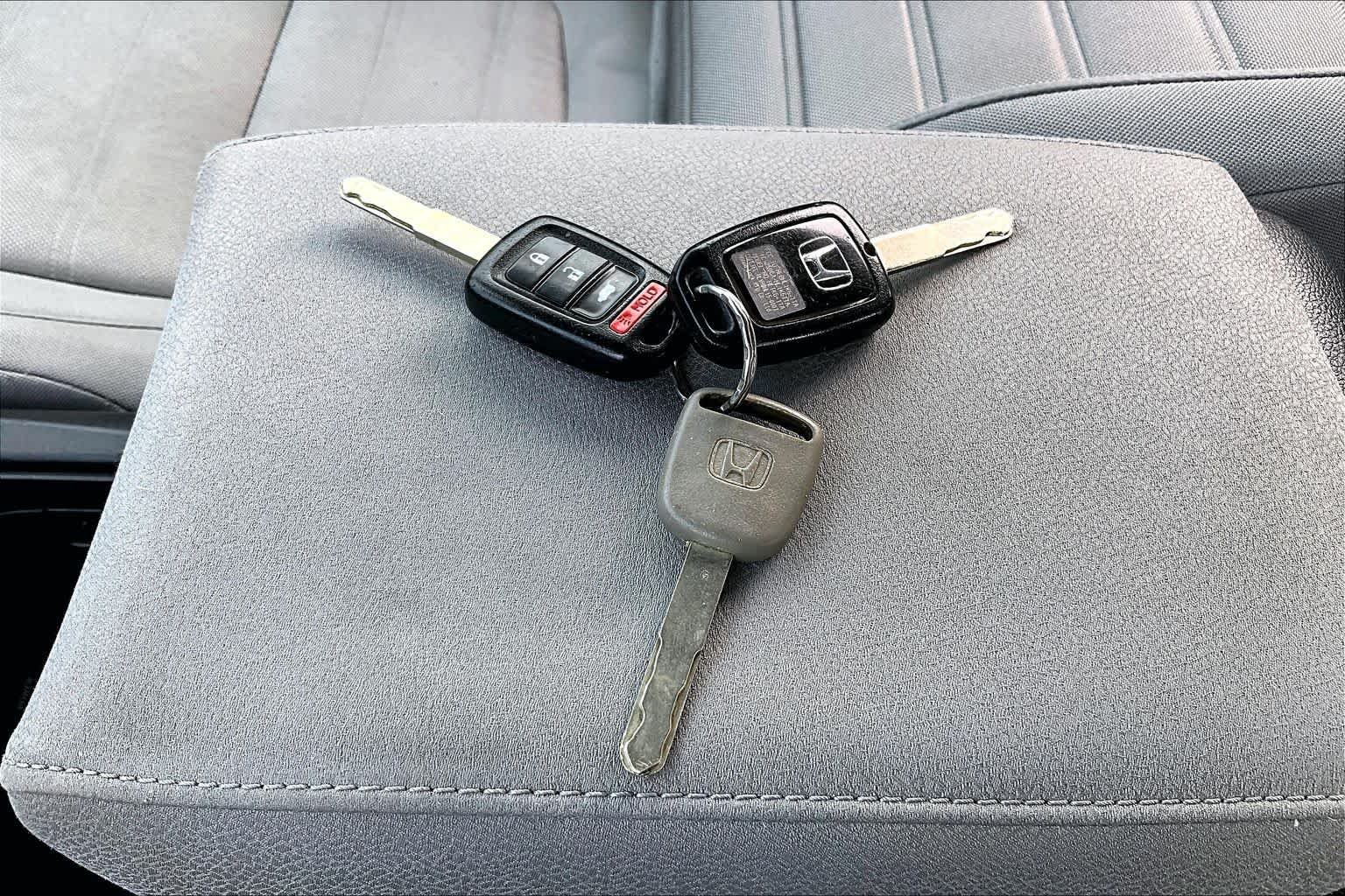 Used 2018 Basque Red Pearl II Honda LX image 15