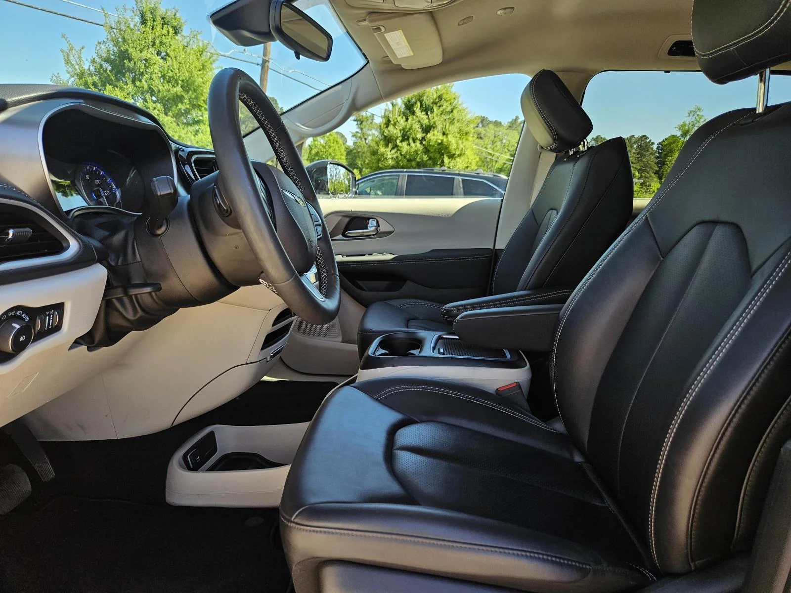 2024 Chrysler Pacifica Touring L - Photo 10