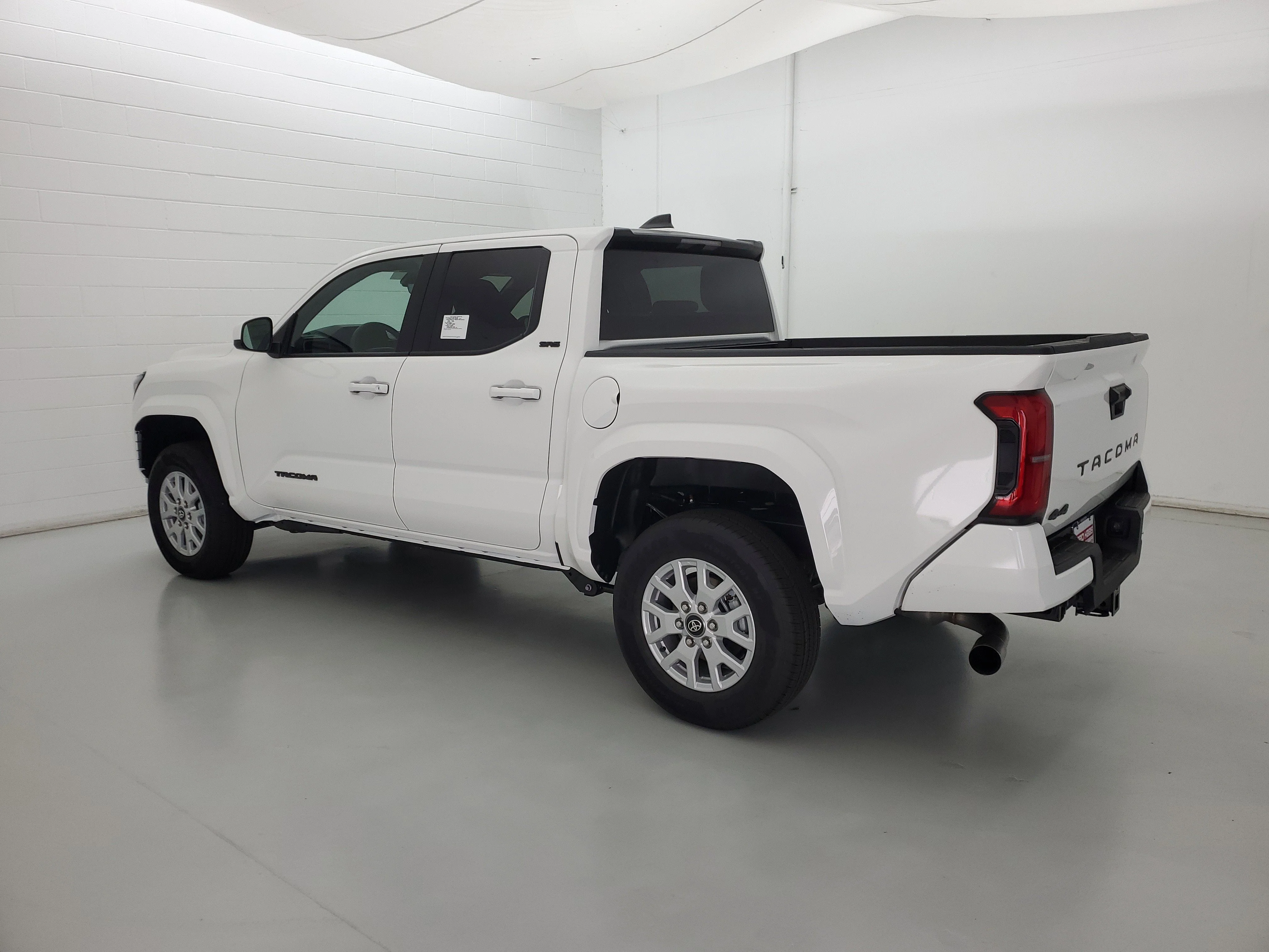2026 Toyota Tacoma SR5 - Photo 7